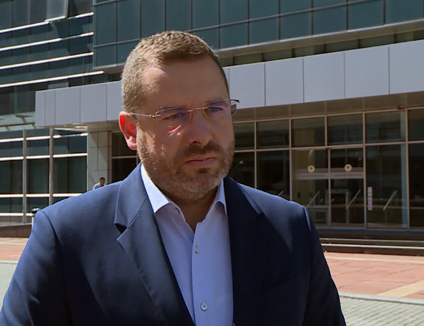 БАЊАЛУКА, 9. ОКТОБРА /СРНА/ - Делегат у Клубу Срба у Дому народа Парламентарне скупштине БиХ Радован Ковачевић изјавио је да би Исламска заједница у БиХ, уз дужно поштовање, коначно требала престати да се мијеша у политику.