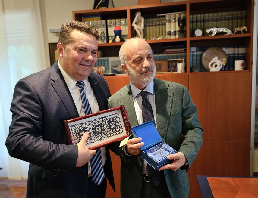 ROME, OCTOBER 18 /SRNA/ - Republika Srpska National Assembly Speaker Nenad Stevandić spoke today in Rome with the Italian lawyer Angelo Fiore Tartaglia about the possibility of initiating proceedings before the European courts against Christian Schmidt for false representation, torture and sultanate rule in BiH beyond European, civilizational and human standards.