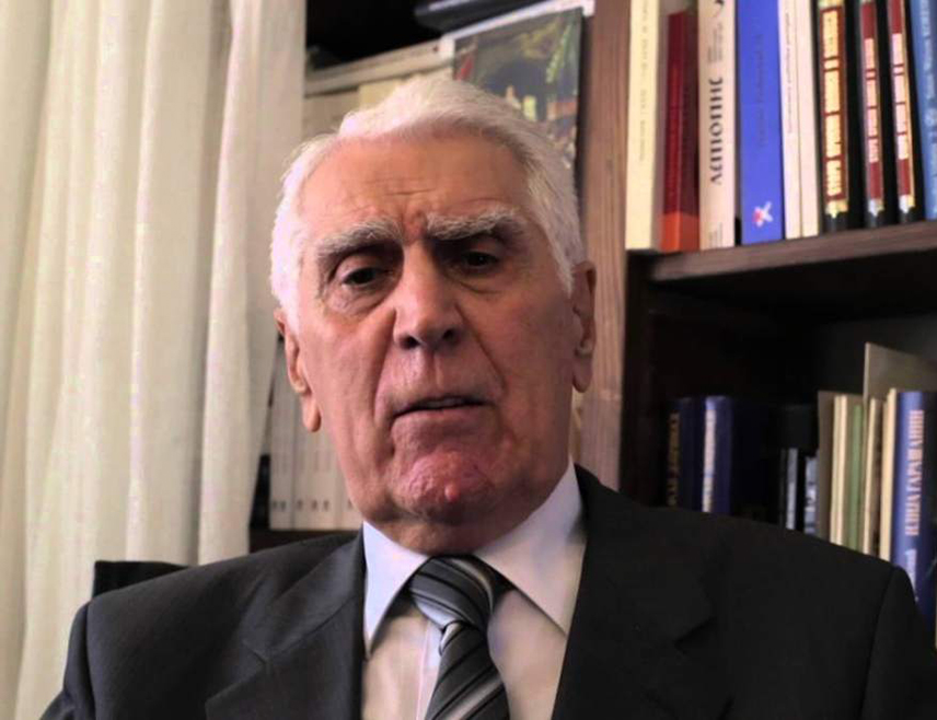 БЕОГРАД, 26. ОКТОБРА /СРНА/ - Академик Василије Крестић изјавио је данас да умањивање броја Срба убијених у логору Јасеновац може да буде погубно и оцијенио да Срби не могу жртве продавати за куповину љубави оних код којих љубави нема.
