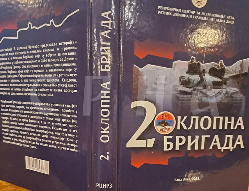 БАЊАЛУКА, 30. ОКТОБРА /СРНА/ - У Бањалуци је вечерас одржана промоција монографије Друге оклопне бригаде Првог крајишког корпуса Војске Републике Српске /ВРС/, чији су аутори више старјешина ове јединице одликоване Медаљом Петра Мркоњића, у којој је сублимирано све оно што је бригада радила током рата у борби за слободу српског народа и стварању Српске.