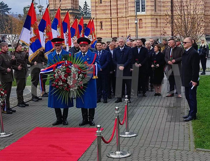 БАЊАЛУКА, 20. НОВЕМБРА /СРНА/ - На споменик бану Милосављевићу у Бањалуци данас су положени вијенци и цвијеће у оквиру обиљежавања 105 година од уласка српске војске у овај град 1918. године.