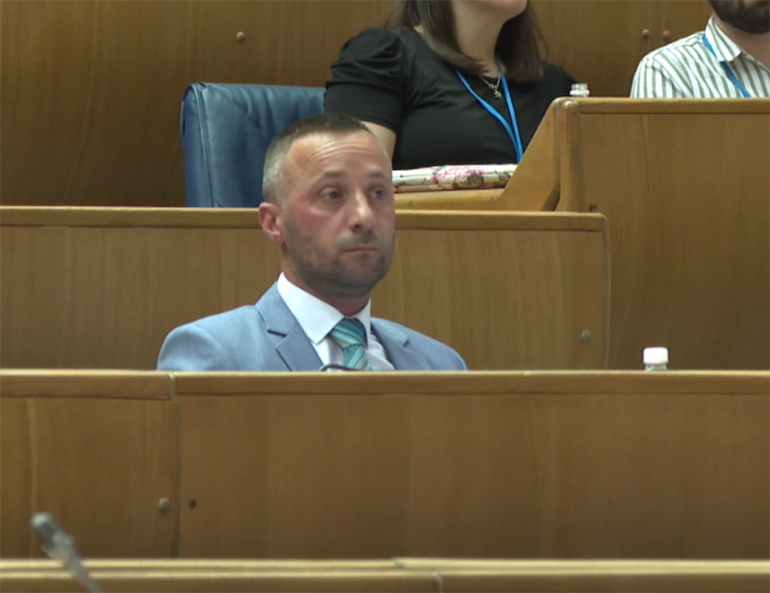 САРАЈЕВО, 20. НОВЕМБРА /СРНА/ - Представнички дом Парламентарне скупштине БиХ није данас усвојио приједлоге закона о престанку важења закона о Тужилаштву и о Суду БиХ чији је предлагач посланик СНСД-а Милорад Којић.