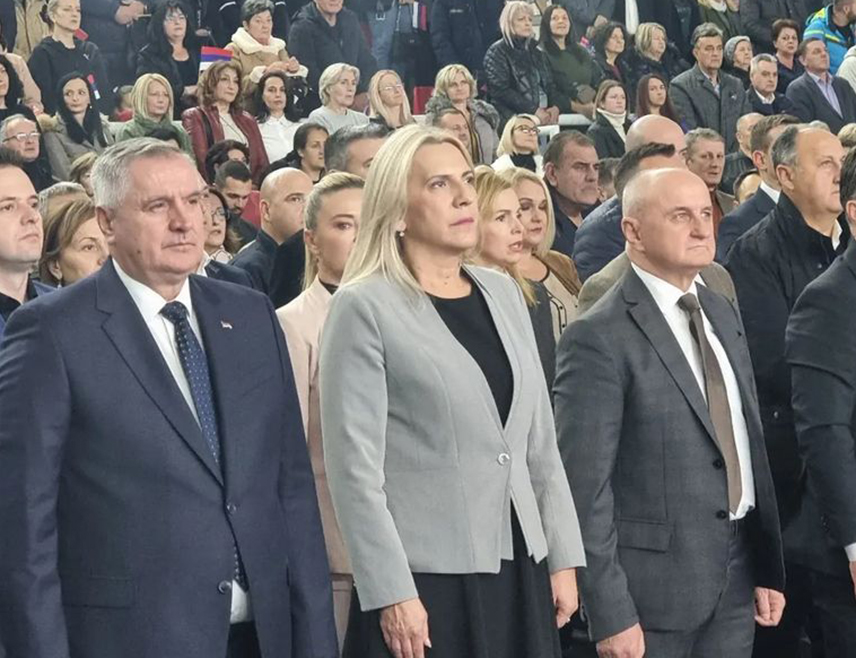 ИСТОЧНО САРАЈЕВО, 20. НОВЕМБРА /СРНА/ - Српски члан Предсједништва БиХ Жељка Цвијановић истакла је да хиљаде окупљених на вечерашњем народном скупу "Бранимо Српску" у Источном Сарајеву добро знају да без Републике Српске и њених институција нема сигурности, нити живота на овим просторима.