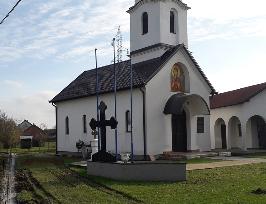 БРОД, 24. НОВЕМБРА/СРНА/- У бродском насељу Сијековац код Спомен-цркве Свете великомученице Марине у току су радови на изградњи нове ограде у дужини од 100 метара и стављање фасаде на звоник црква, а вриједност радова је 30.000 КМ.