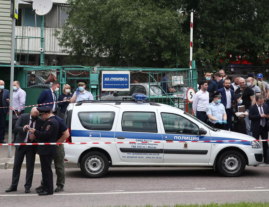 МОСКВА, 7. ДЕЦЕМБРА /СРНА - РИА Новости/ - Двије особе су убијене, а пет тинејџера је повријеђено у пуцњави у школи у Брјанску, изјавио је помоћник руског министра здравља Алексеј Кузњецов.