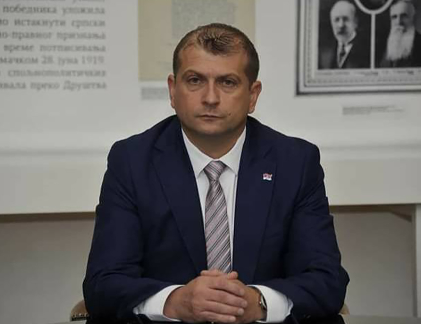 ОЏАК, 7. ДЕЦЕМБРА /СРНА/ - Напад на српску повратницу у Возући доказује у каквом су положају Срби који су се вратили на своја огњишта у Федерацији БиХ, изјавио је Срни предсједник Српског грађанског удружења "Посавина" Дамир Иветић и позвао министра правосуђа Зеничко-добојској кантона Небојшу Николића да хитно реагује.