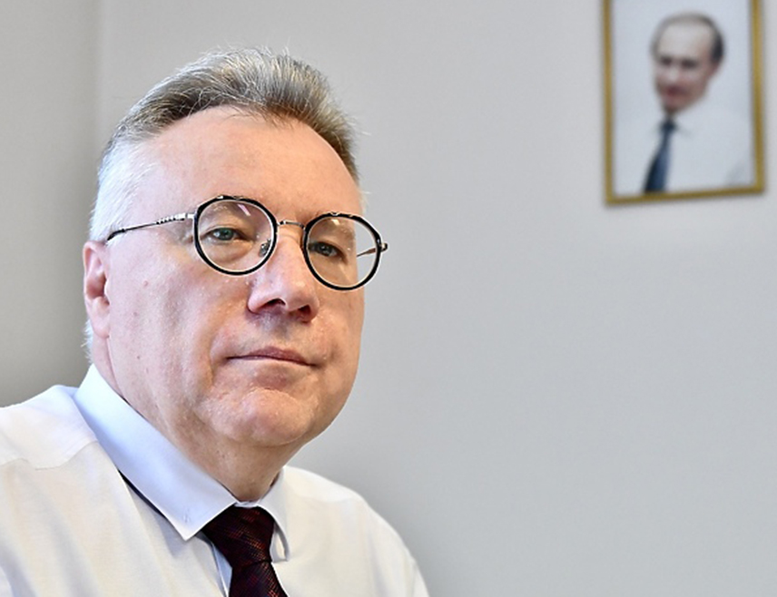 САРАЈЕВО, 15. ДЕЦЕМБРА /СРНА/ - Руски амбасадор у БиХ Игор Калабухов изјавио је да САД одбацују међународно право и да се ствара трајни осјећај да амерички амбасадор у БиХ Мајкл Марфи не разумије ни слово нити дух Дејтонског мировног споразума упркос чињеници да је написан на енглеском језику.