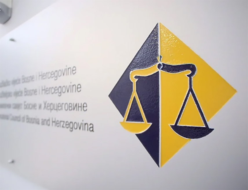 САРАЈЕВО, 20. ДЕЦЕМБРА /СРНА/ - Првостепена дисциплинска комисија Високог судског и тужилачког савјета /ВСТС/ БиХ донијела је одлуку којом је предсједник Суда БиХ Ранко Дебевец привремено удаљен од вршења дужности предсједника Суда БиХ.
