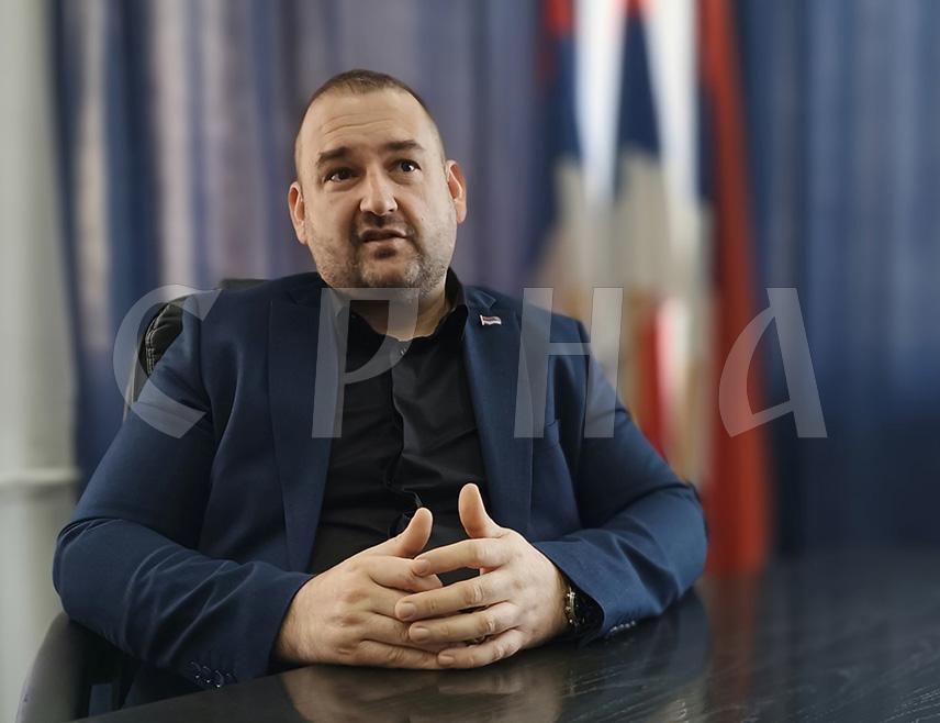 За правду се Срби никада неће престати борити, али ће тај посао бити тежак. На процесу против Додика види се да правда није крајњи циљ, већ урушавање и укидање институција Српске. Млади истраживач са Сорбоне обратио се Центру са захтјевом за приступ информацијама и истраживањима - одбранио је мастер тезу на Сорбони о теми страдања Срба у Дервенти и пробоја Коридора