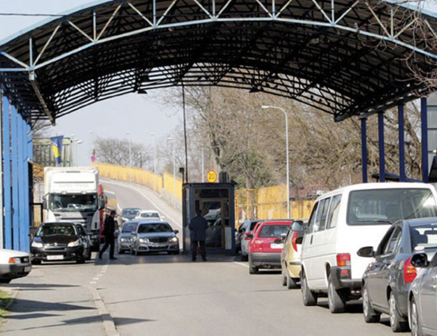 БАЊАЛУКА, 2. МАРТА /СРНА/ - На граничном прелазу Градишка појачана је фреквенција возила на улазу у БиХ, саопштено је из Ауто-мото савеза Републике Српске.