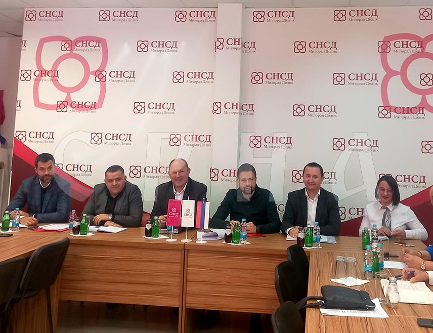 TРЕБИЊЕ, 3. МАРТА /СРНА/ - Генерални секретар СНСД-а Срђан Амиџић изјавио је данас у Требињу да би велики број општинских одбора ове странке већ сада могао да прогласи изборну побједу, јер се на терену потврђује да је СНСД водећа партија и да људи препознају оно што је до сада урађено.