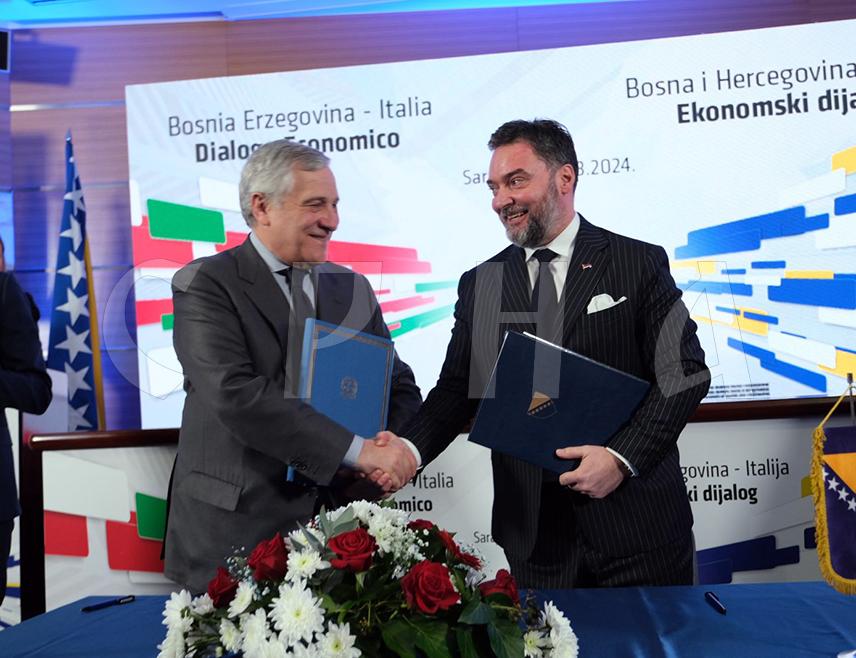 САРАЈЕВО, 4. МАРТА /СРНА/ - Министар спољне трговине и економских односа у Савјету министара Сташа Кошарац рекао је да се више од 70 одсто робе извезе из БиХ у земље ЕУ, што треба очувати и предано радити на испуњавању стандарда да би привредници могли остати етаблирани на европским тржиштима.