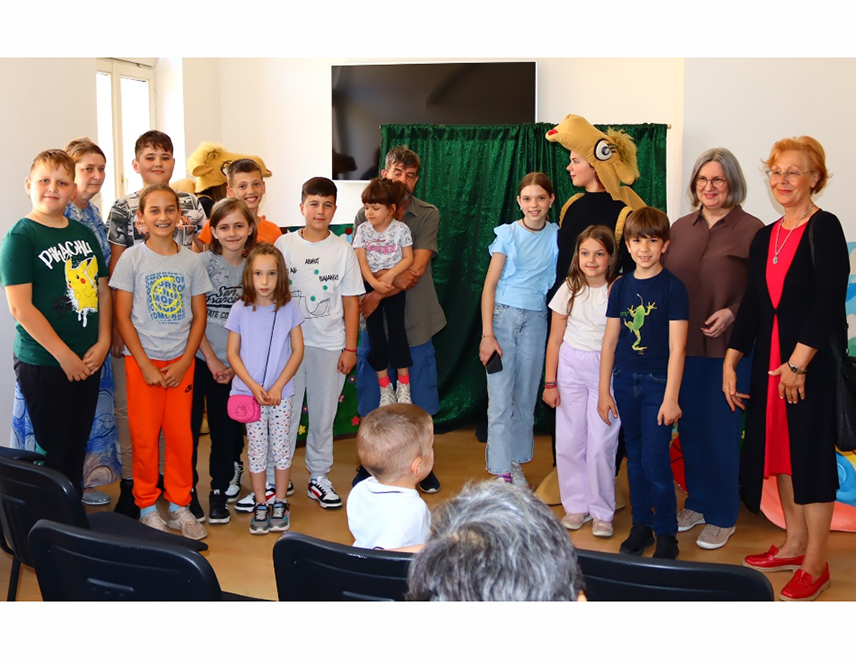 ТУЗЛА, 19. МАЈА /СРНА/ - Дјечја секција "Јутра плавог сљеза" Српског просвјетног и културног друштва /СПКД/ "Просвјета" у Тузли обиљежила је 13 година рада.