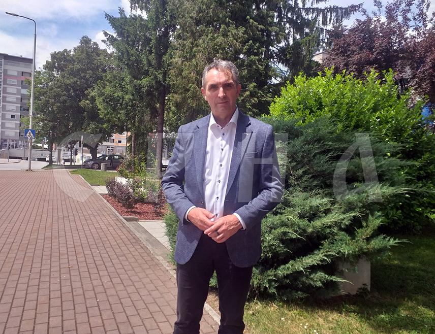 ИСТОЧНО САРАЈЕВО, 25. МАЈА /СРНА/ - Срби морају да буду мудри, да се боре за свој опстанак и за Републику Српску за коју су пале велике жртве у одбрамбено-отаџбинском рату, изјавио је ратни замјеник команданта Илиџанске гарде Мирослав Лучић.