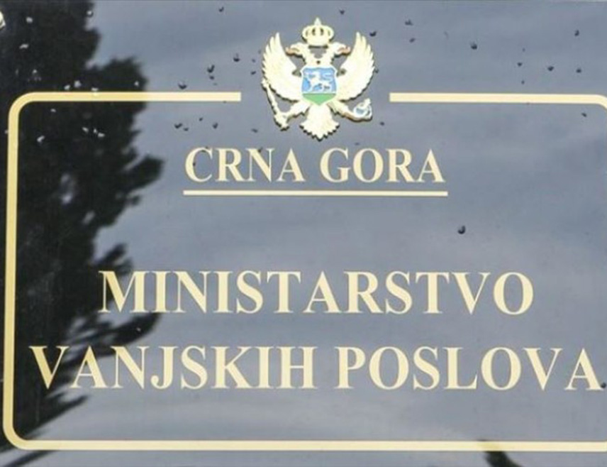 ПОДГОРИЦА, 1. ЈУЛА /СРНА/ - Министарство иностраних послова Црне Горе изражава жаљење што Хрватска намјеру Црне Горе да и Резолуцијом о Јасеновцу буду осуђени злочини на тлу бивше Југославије, изражен пијетет жртвама свих злочина и поштовање њиховим породицама - доживљава као атак на добросусједске односе двије државе.