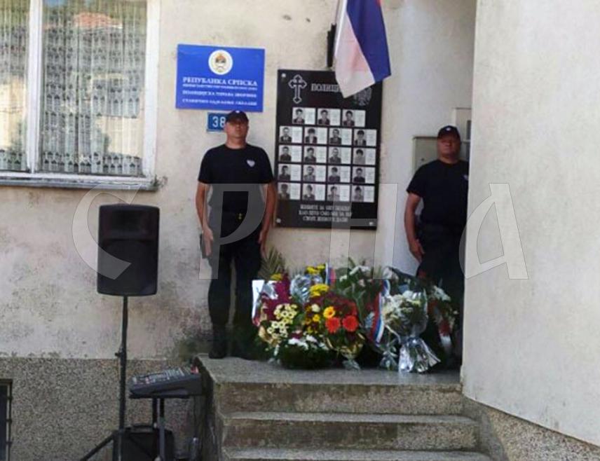 SREBRENICA, JULY 10 /SRNA/ - Today, Skelani near Srebrenica, paid tribute to 19 killed Serb police officers and laid flowers at the memorial plaque on the police facility.