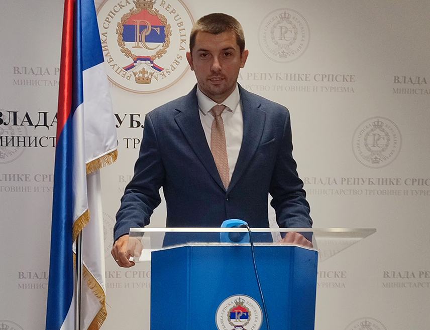 БАЊАЛУКА, 21. ЈУЛА /СРНА/ - Министар трговине и туризма Републике Српске Денис Шулић рекао је да Фоча живи и радује се сваком госту и да му је жао што делегат у Дому народа Федерације БиХ из ДФ-а Албин Зухрић тога није свјестан.