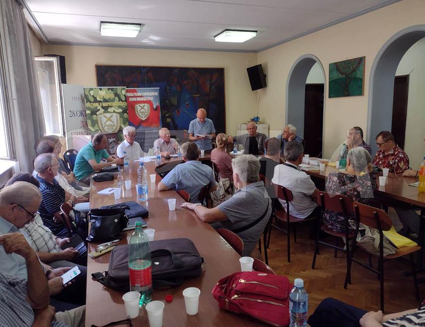 БЕОГРАД, 31. ЈУЛА /СРНА/ - Радови групе еминентних аутора који додатно оснажују чињеницу да се у Хрватској деведесетих година прошлог вијека догодио класични грађански рат, а не "великосрпска агресија" и "одбрамбени рат", објављени су у најновијем, 20. Зборнику радова "Грађански рат у Хрватској /1991-1995/", који је данас представљен у Београду.