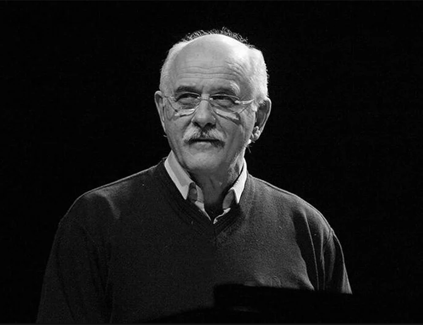 БИЈЕЉИНА, 12. СЕПТЕМБРА /СРНА/ - Српски композитор, пијаниста и аранжер Корнелије Ковач /1942-2022/, једна од најутицајнијих личности српске и екс-југословенске поп и рок музике, умро је 13. септембра 2022. године.