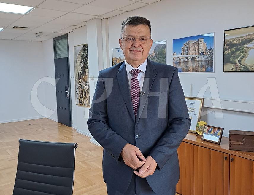 Тегелтија је истакао да приједлог за измјену Закона о ПДВ-у којим је предвиђено да се ова врста пореза не плаћа при куповини прве некретнине представља прву иницијативу за коју је дато позитивно мишљење откако је на челу УИО