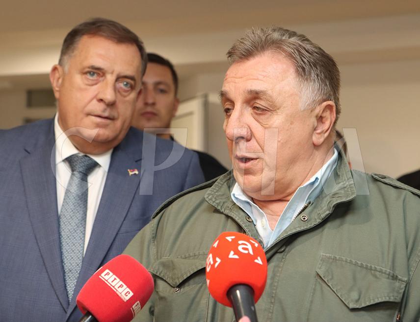 БАЊАЛУКА, 28. СЕПТЕМБРА /СРНА/ - Стављањем у функцију новог објекат ортопедије у Заводу за физикалну медицину и рехабилитацију "Др Мирослав Зотовић" у Слатини биће омогућено да ова здравствена установа повећа обим операција, финансијске приходе и скрати листе чекања, изјавио је данас директор Завода Горан Талић.