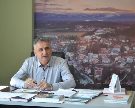 НЕВЕСИЊЕ, 6. ОКTОБАР /СРНА/ - Миленко Авдаловић из СНСД-а побиједио у трци за начелника општине Невесиње, потврђено је Срни из СНСД-а Невесиње.