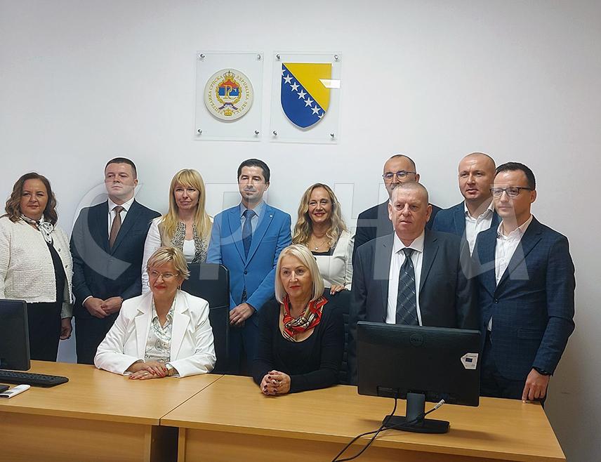 БИЈЕЉИНА, 8. ОКТОБРА /СРНА/ - У новим просторијама Окружног привредног суда у Бијељини данас је организован први састанак предсједника свих окружних привредних судова Српске и Вишег привредног суда Бањалука који анализирају рад привредних судова у Републици Српској.