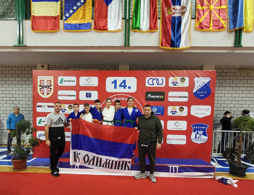 СОКОЛАЦ, 13. ОКTОБРА /СРНА/ - Џудо клуб "Олимпик" са Сокоца освојио је данас двије медаље на турниру "Tрофеј Беочина 2024" у Беочину у веома јакој конкуреницији 600 такмичара, рекао је Срни тренер овог клуба Милорад Ђуровић.