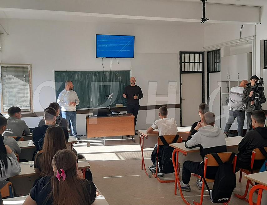 ПРИЈЕДОР, 15. ОКТОБРА /СРНА/ - На подручју Полицијске управе /ПУ/ Приједор у овој години није евидентирано ниједно кривично дјело са обиљежјем вршњачког насиља, док су надлежном тужилаштву достављена три извјештаја о предузетим мјерама и радњама о укупно четири случаја из ове области.