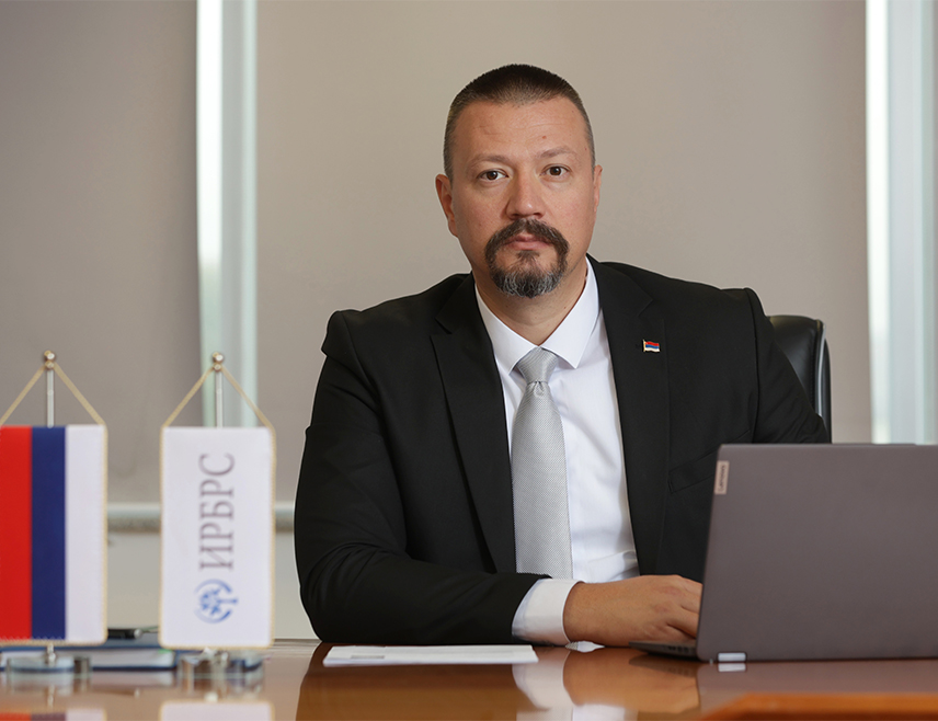 БАЊАЛУКА, 19. ОКТОБРА /СРНА/ - Инвестиционо-развојна банка /ИРБ/ Републике Српске увелико се спрема за велики, обједињени догађај "Инвест Српска" - инвестициону конференцију и инвестициони форум, који ће бити одржан 12. и 13. новембра на Јахорини, рекао је Срни вршилац дужности директора ИРБ-а Срђан Јовановић.