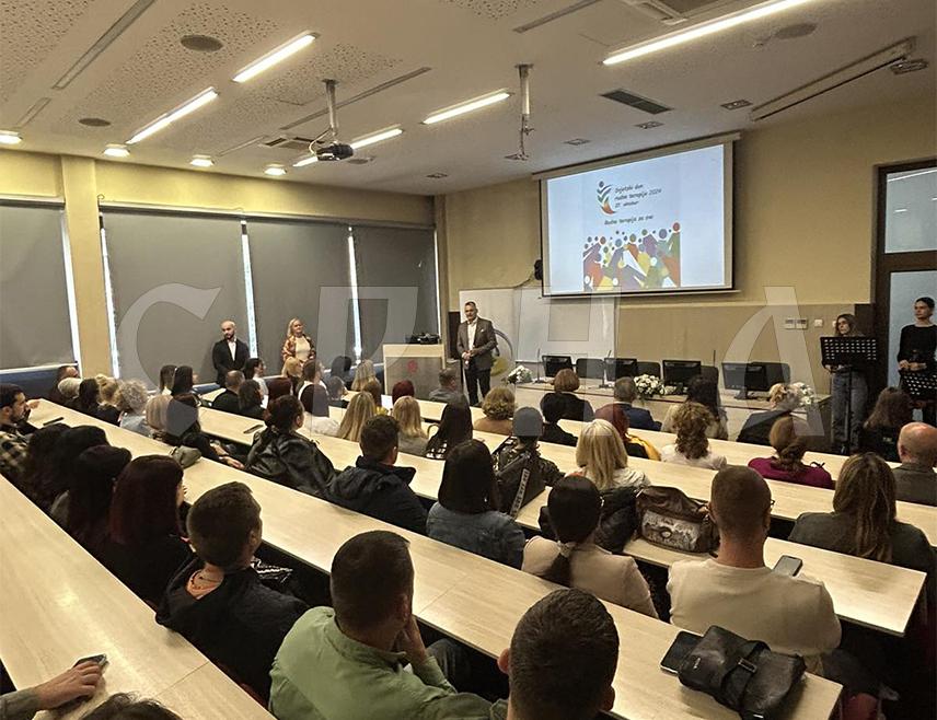 БАЊАЛУКА, 24. ОКТОБРА /СРНА/ - Декан Медицинског факултета Универзитета у Бањалуци Ранко Шкрбић рекао је да би радну терапију требало увести на све нивое здравствене заштите, те да је она укључена у редовну наставу на студијском програму физикалне рехабилитације.