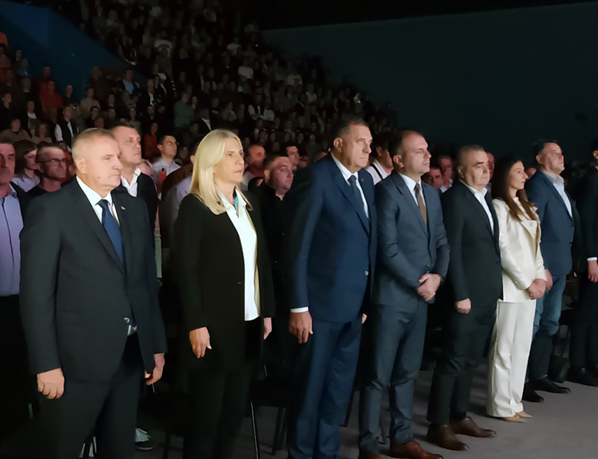 СДС, која је некад словила као национални покрет, сада је без политичке оријентације, не зна ни куда ће ни скиме ће нити како ће, па је захваљујући управо таквој политици изгубила опште повјерење народа. Ово нешто гласова што СДС освоји чиста је инерција која још траје у народном сјећању