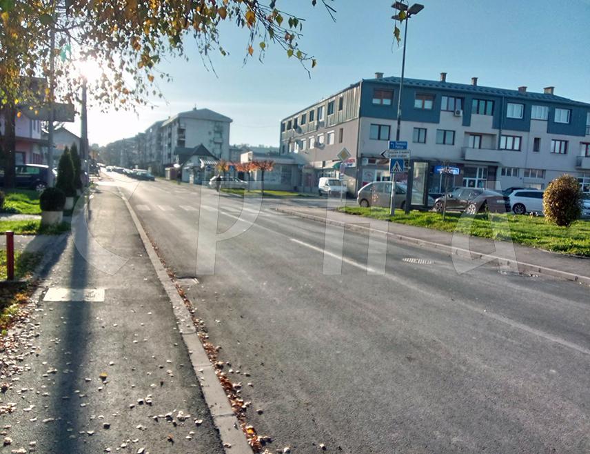 СОКОЛАЦ, 1. НОВЕМБРА /СРНА/ - Реконструкција Улице цара Лазара на Сокоцу, дуге 950 метара, завршена је прије планираног рока, за шта је град Источно Сарајево издвојио 1.000.000 КМ, а средства за двије споредне улице биће обезбијеђена у наредном периоду, изјавио је градоначелник Љубиша Ћосић.
