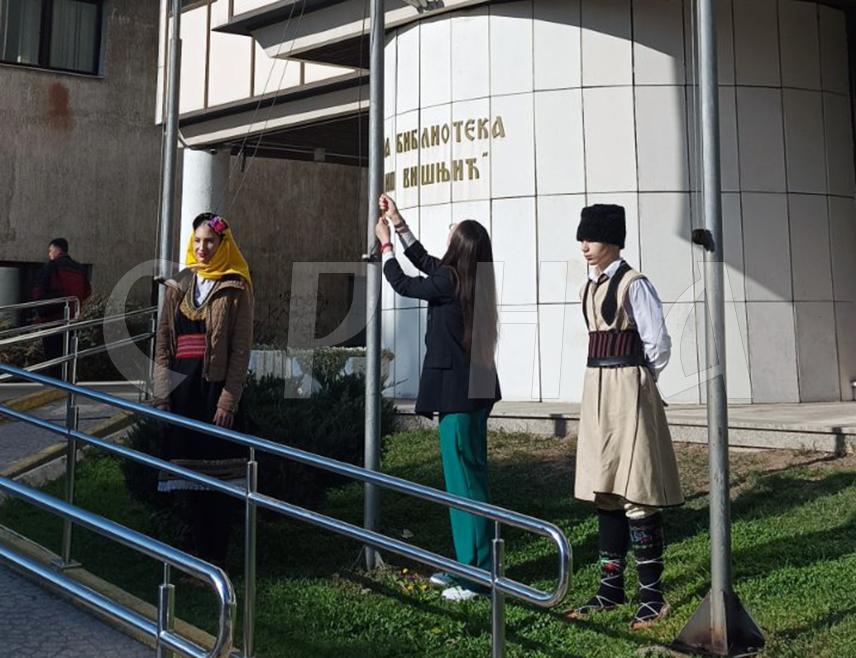 БИЈЕЉИНА, 4. НОВЕМБРА /СРНА/ - Традиционална манифестација "Вишњићеви дани", посвећена српском епском пјеснику Филипу Вишњићу, свечано је данас отворена у Бијељини.