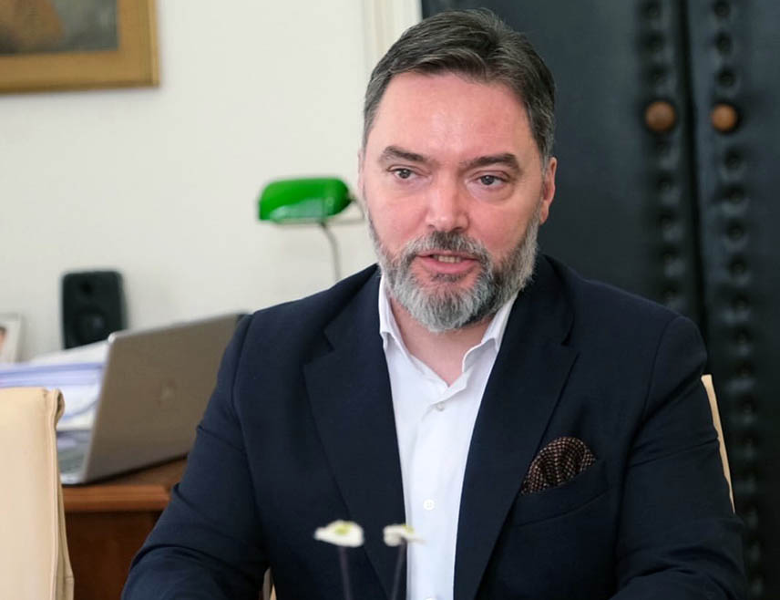 САРАЈЕВО, 4. НОВЕМБРА /СРНА/ - Главни преговарач са ЕУ из БиХ треба да буде Србин из Републике Српске и то је став од којег представници Српске неће одустати нити ће пристати на било која друга модификована рјешења, поручио је замјеник предсједавајуће Савјета министара Сташа Кошарац.