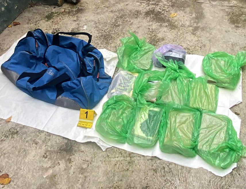 БЕОГРАД, 11. НОВЕМБРА /СРНА/ - У Београду су због трговине дрогом ухапшене двије особе, од којих је једна држављанин Хрватске, и заплијењено 15 килограма кокаина и килограм синтетичке дроге МДМА.