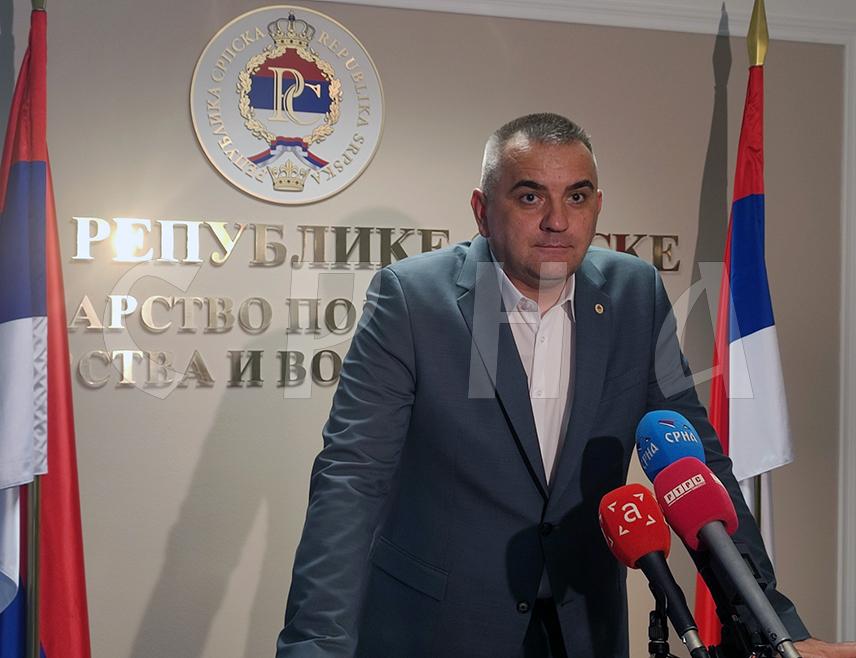 БАЊАЛУКА, 11. НОВЕМБРА /СРНА/ - Министар пољопривреде, шумарства и водопривреде Републике Српске Саво Минић рекао је Срни да је Надзорни одбор данас именовао нову управу Јавног предузећа "Шуме Републике Српске" о чему је и службено обавијештен.