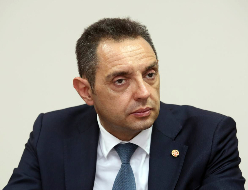 БЕОГРАД, 12. НОВЕМБРА /СРНА/ - Потпредсједник Владе Србије Александар Вулин рекао је да нема те силе која може да натјера Србе да постану дио НАТО-а и истакао да је 1999. године злочиначки униполарни свијет био на врхунцу, али је то био и почетак његовог краја јер је тада зачето сјеме новог, мултиполарног свијета.