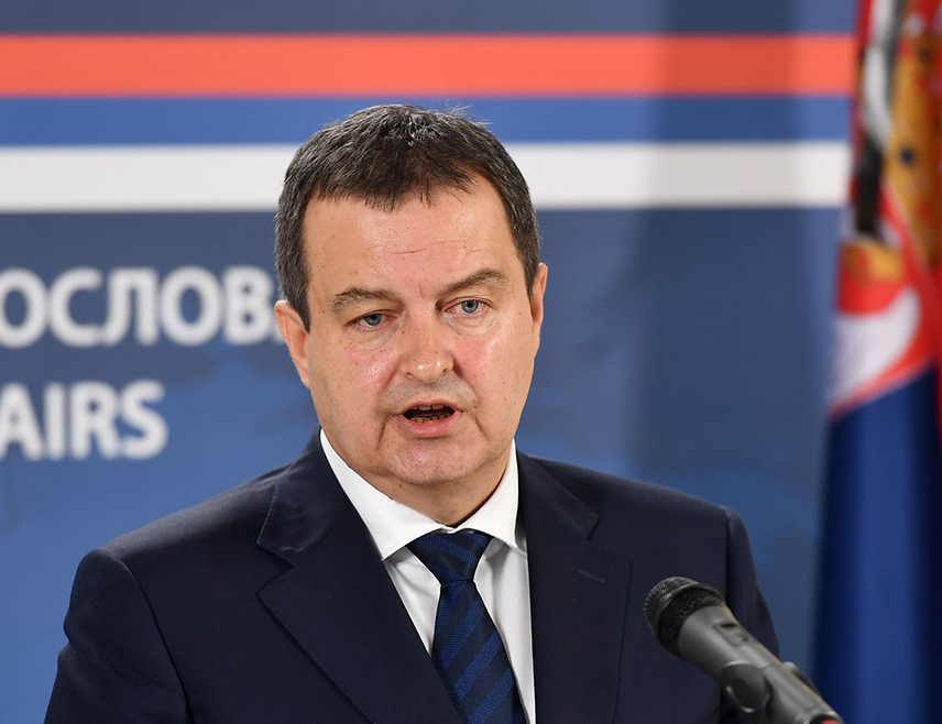 БЕОГРАД, 12. НОВЕМБРА /СРНА/ - Министар унутрашњих послова Србије Ивица Дачић изјавио је да је Алија Балијагић, којег црногорска полиција тражи за двоструко убиство, прошле ноћи лоциран у селу Обарде на територији Црне Горе, те поручио да се интензивна потрага за њим наставља.