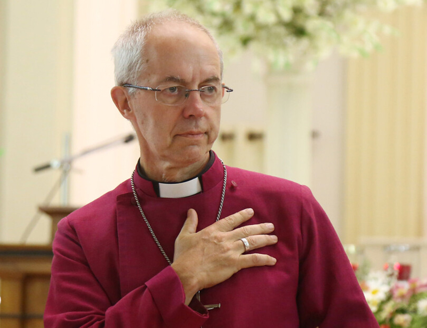 ЛОНДОН, 12. НОВЕМБРА /СРНА/ - Кантерберијски надбискуп и духовни вођа англиканске заједнице Џастин Велби саопштио је да подноси оставку, након извјештаја да је Црква Енглеске прикривала злостављање дјечака и младића, јавио је Ројтерс.