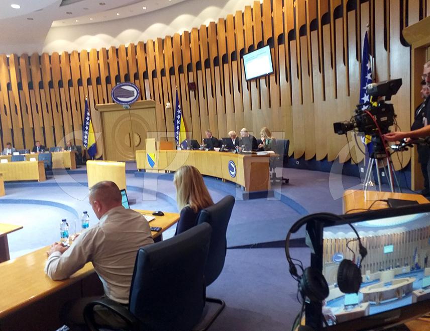 САРАЈЕВО, 12. НОВЕМБРА /СРНА/ - Дом народа Парламентарне скупштине БиХ усвојио је данас оставку Елвиса Конџића на мјесто директора Агенције за превенцију корупције и координацију борбе против корупције.