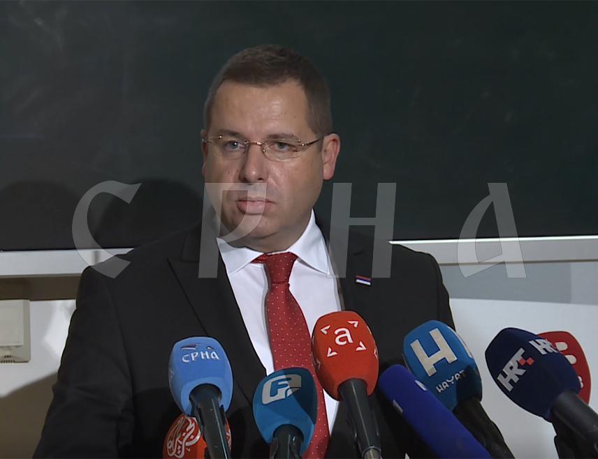 САРАЈЕВО, 12. НОВЕМБРА /СРНА/ - Српски делегат у Дому народа Парламентарне скупштине БиХ Радован Ковачевић рекао је да након данашње сједнице тог дома постоји могућност да већинска воља бошњачког народа са мањином из српског народа и мањином из хрватског народа жели да детерминише односе у БиХ.