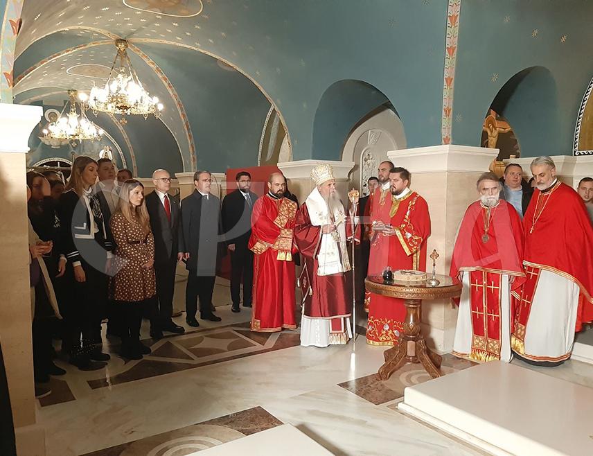 БЕОГРАД, 20. НОВЕМБРА /СРНА/ - Његово преосвештенство епископ јенопољски Никон поручио је да је блаженопочивши патријарх српски Иринеј, чије име у монаштву значи мир, читав живот тежио миру, био смирен, препун љубави према читавом српском роду и имао исти однос према свима.