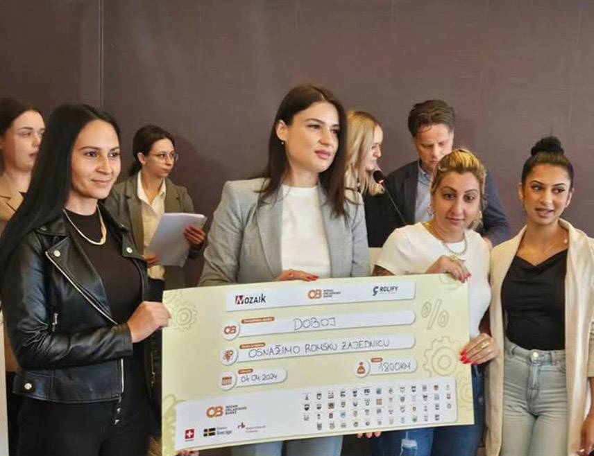 ДОБОЈ, 24. НОВЕМБРА /СРНА/ - Основну школа на подручју Добоја похађа око 60 ромске дјеце, рекла је Срни предсједник Удружења Рома "Мадара" Дениса Талић и истакла да напретка у институционалном рјешавању проблема има захваљујући оснаживању Ромкиња.