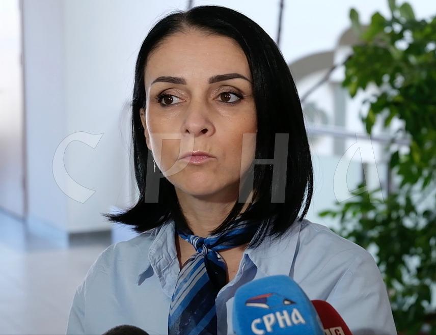 БАЊАЛУКА, 25. НОВЕМБРА /СРНА/ - Декан Факултета политичких наука Универзитета у Бањалуци Ранка Перић Ромић рекла је да је дјеловање високих представника у БиХ неуставно, а посебно Кристијана Шмита који нема ни потврду Савјета безбједности УН, те да с тим у вези све иде ка затварању ОХР-а у БиХ.