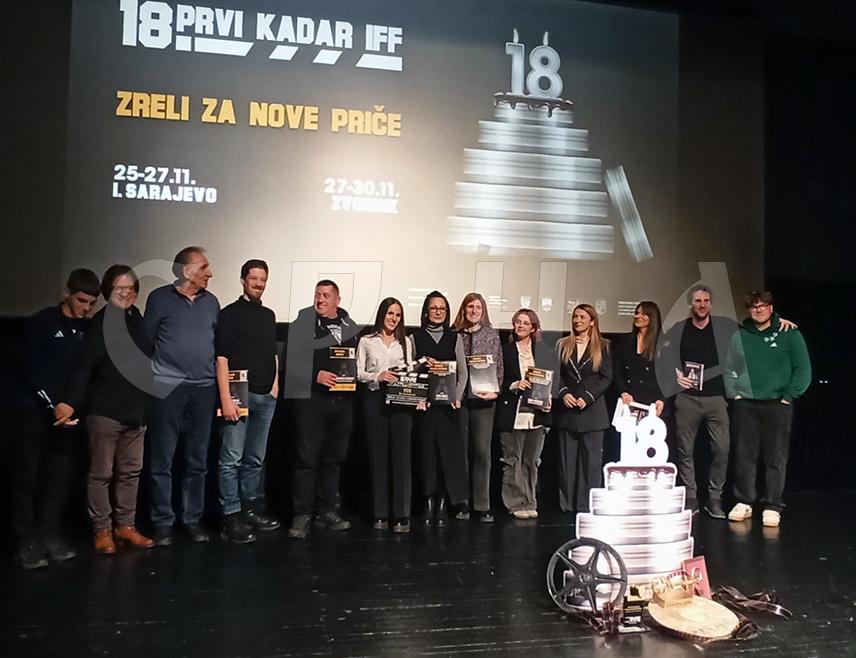 ЗВОРНИК, 29. НОВЕМБРА /СРНА/ - Подјелом награда у Зворнику је вечарас завршен такмичарски дио 18. Међународног филмског фестивала "Први кадар", који је почео 25. новембра у Источном Сарајеву, а гран-при "Стећак Кнеза Павла" добио је филм "Стек" иранског режисера Кијараша Дадгара.