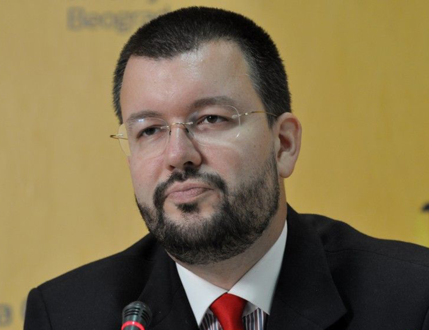 БЕОГРАД, 4. ДЕЦЕМБРА /СРНА/ - Невесињска пушка из 1875. године важна је степеница у истрајној борби српског народа за слободу коју је, попут Француза у Француској револуцији, освајао и давао другима, рекао је Срни историчар Чедомир Антић.