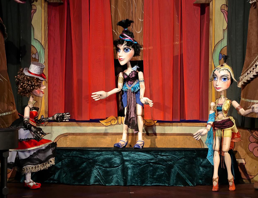 БАЊАЛУКА, 5. ДЕЦЕМБРА /СРНА/ - Дјечије позориште Републике Српске освојило је на 55. Сусретима професионалних позоришта за децу Србије, који су одржани у Суботици, Специјалну награду стручног жирија Сусрета за очување традиције марионетског позоришта.