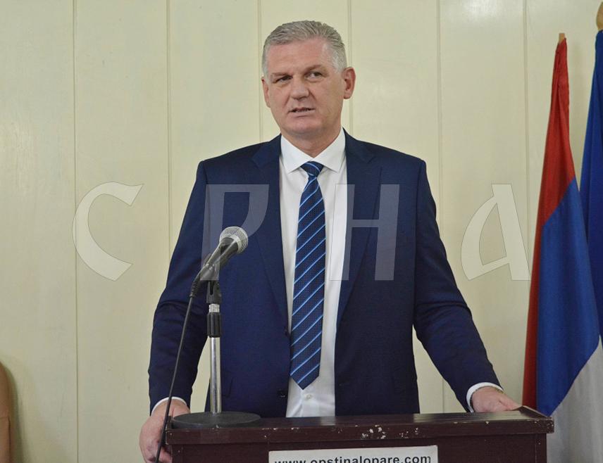 ЛОПАРЕ, 5. ДЕЦЕМБРА /СРНА/ - У Лопарама је одржана конститутивна сједница Скупштине општине, за чијег је предсједника изабран Миленко Ристић.