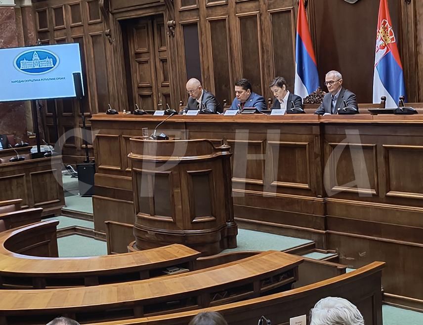 БЕОГРАД, 6. ДЕЦЕМБРА /СРНА/ - Предсједник Скупштине Србије Ана Брнабић изјавила је на сједници Парламентарног форума Србија-Република Српска у Београду да Србија чврсто стоји уз Српску у сваком погледу и да из године у годину та подршка јача, а међусобне везе се оснажују, без обзира на све притиске који долазе са различитих страна.